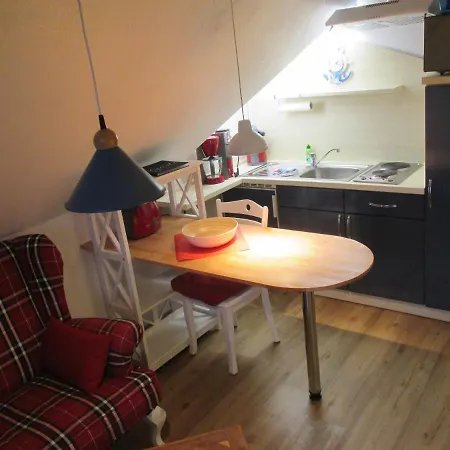 Knopf -direkt Am Kuestenwald * 奥斯特西巴德钦诺维茨